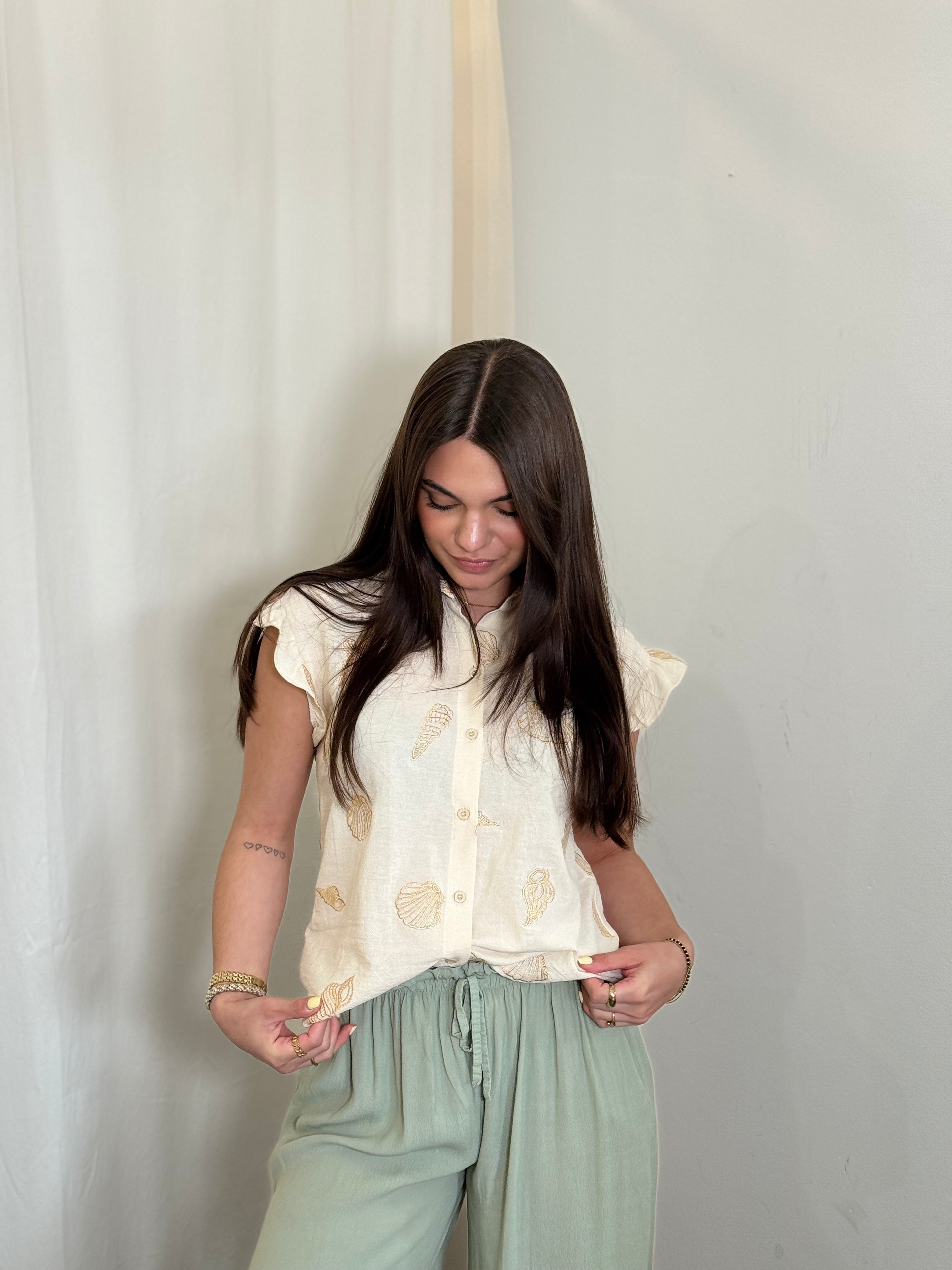 Luftige Baumwollbluse mit Knopfleiste und Glanzdetails