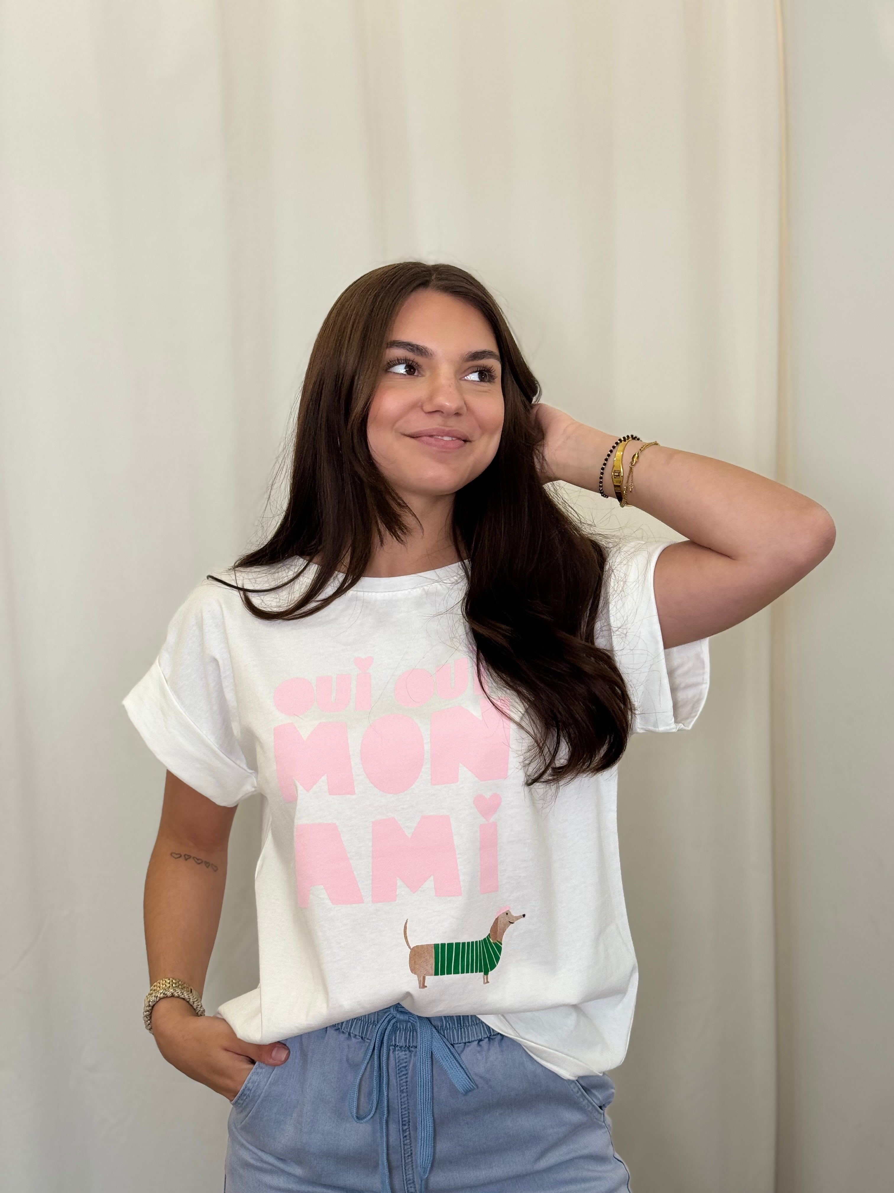 Weißes T-Shirt mit rosa Schriftzug und Dackel-Motiv