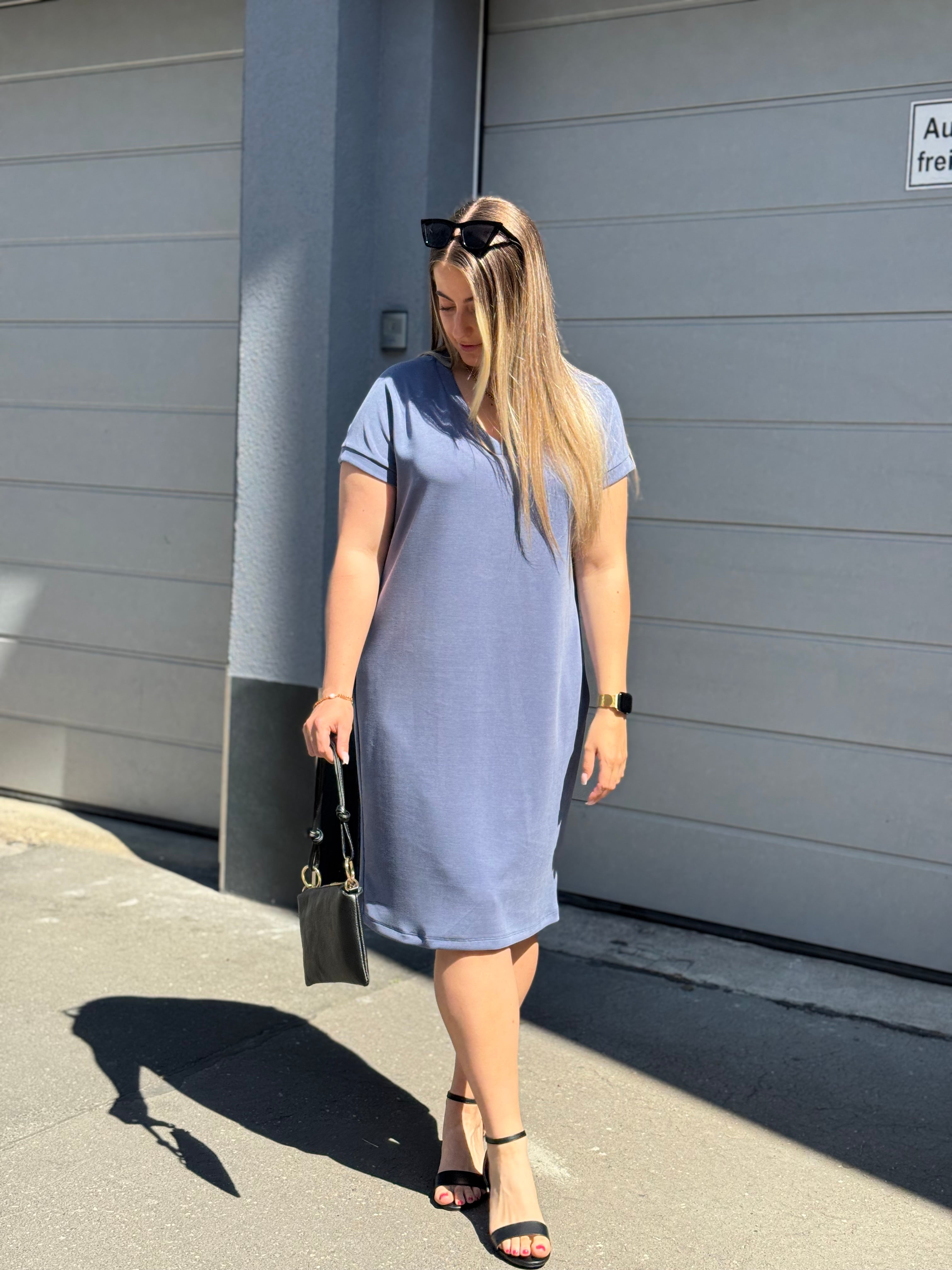 Casual V-Neck Dress in Jeansblau – bequem und modern