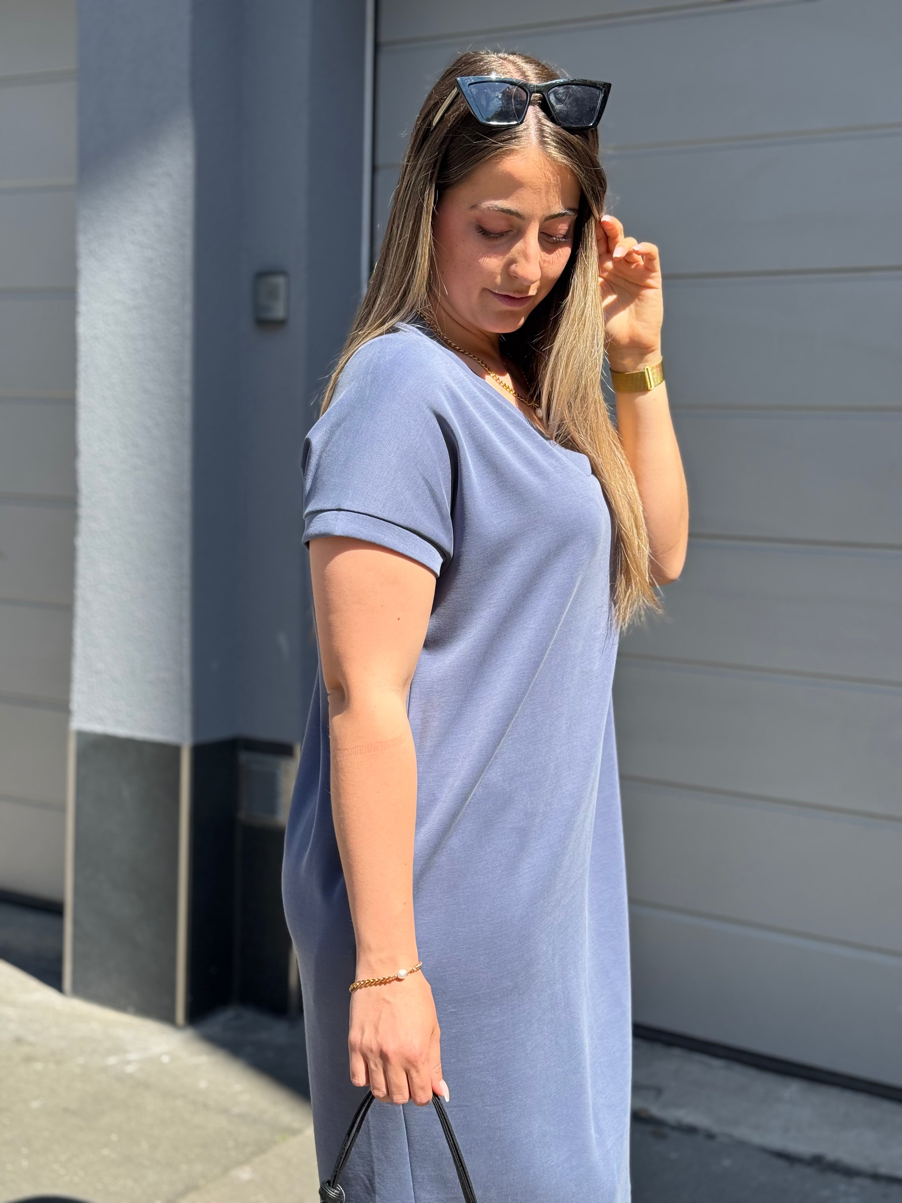 Lässiges Kleid für Damen mit V-Ausschnitt und Seitentaschen