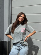 Graues Oversized T-Shirt mit rosa OUI OUI Print