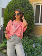 Stylisches Kurzarmshirt mit Leomuster in kräftigem Pinkton